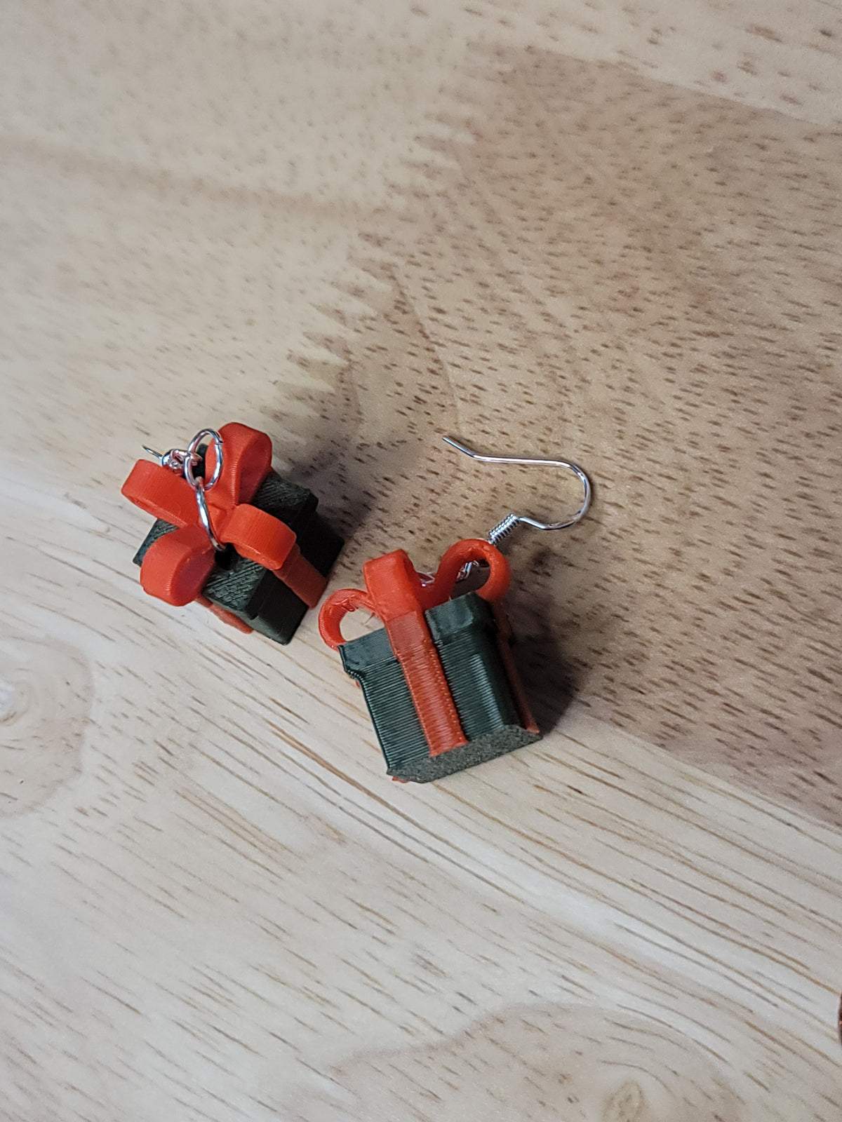 Gift wrapped presents (dark green)
