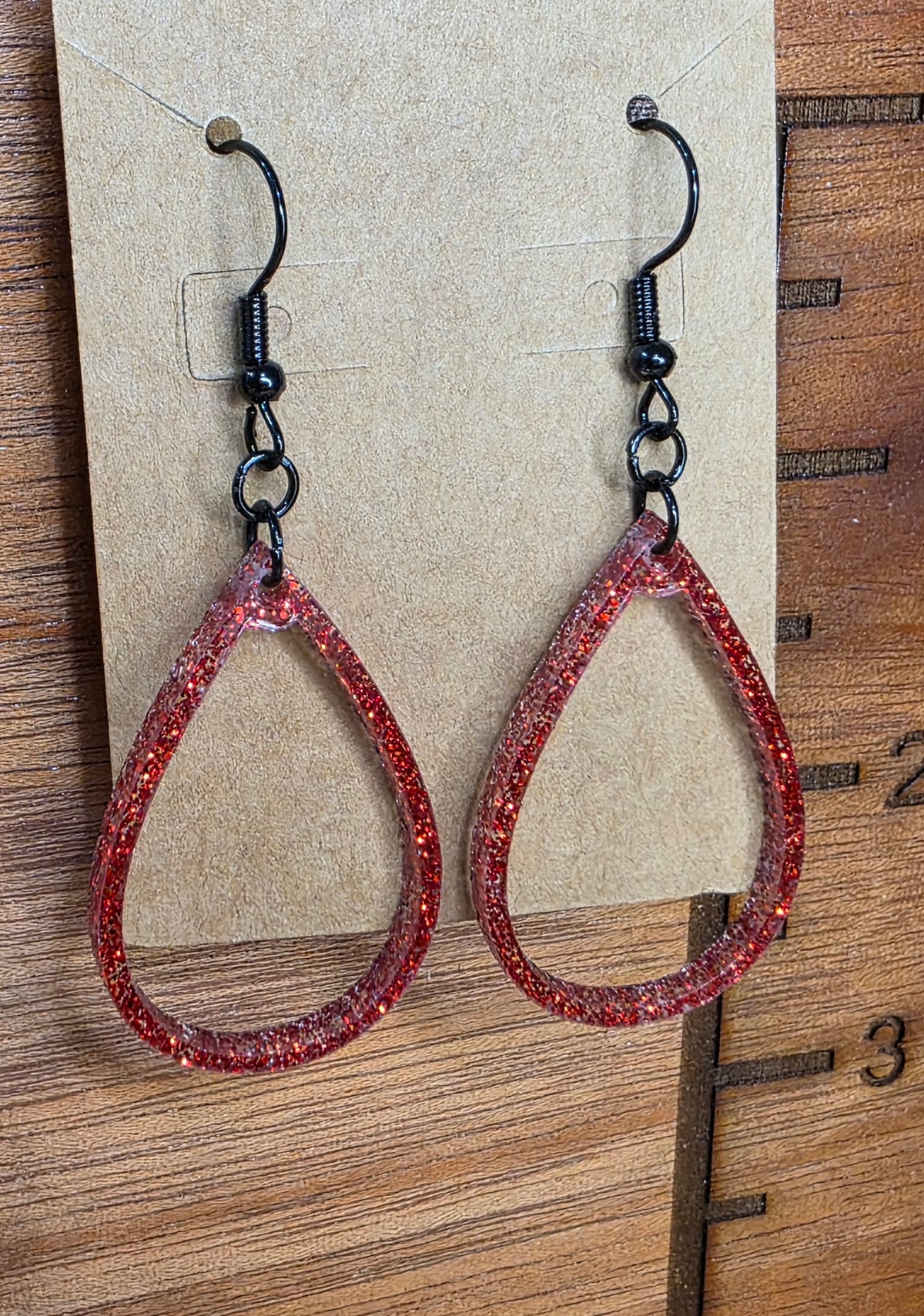 tear drop-red glitter