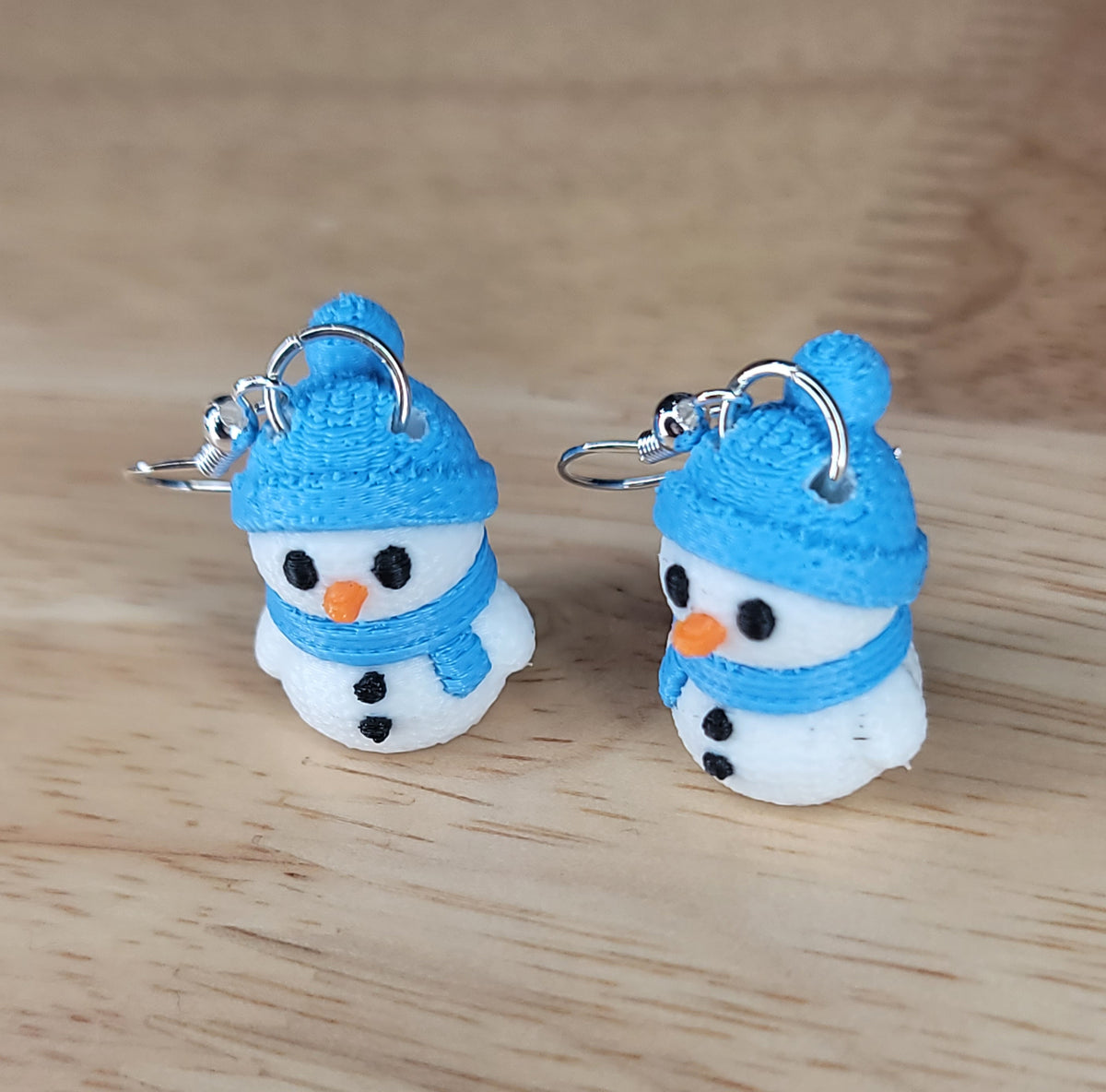 Knitted snowman (blue scarf)