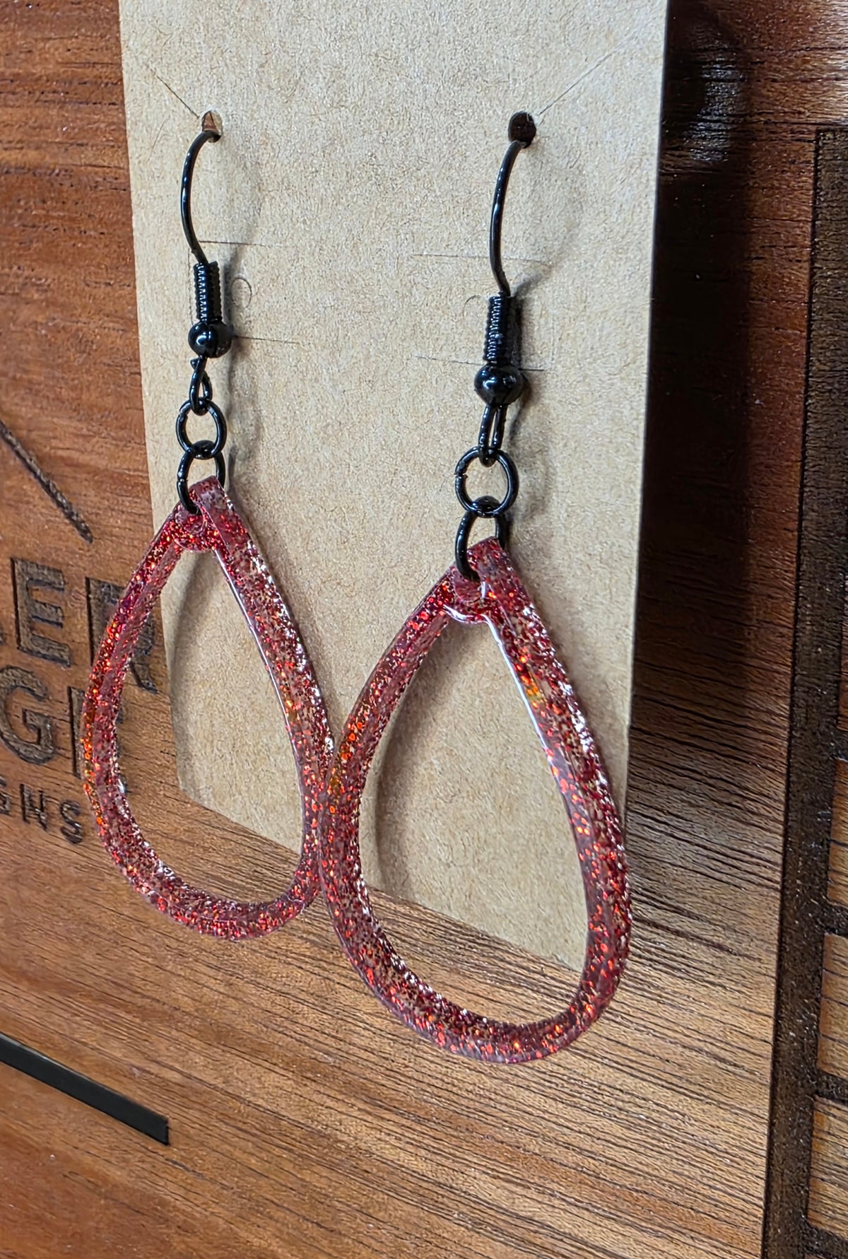 tear drop-red glitter